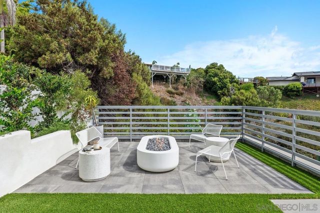 5851 Box Canyon Rd, La Jolla, CA 92037