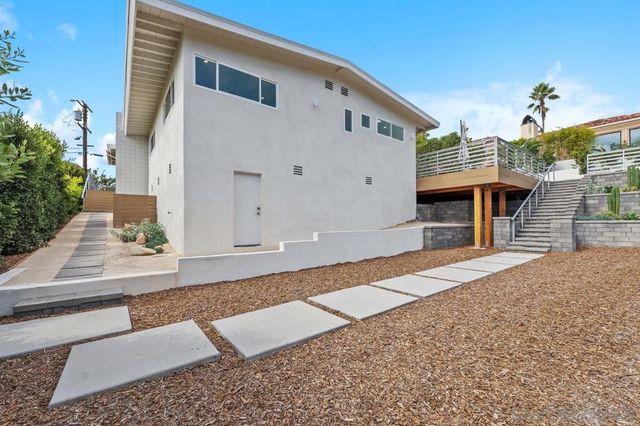 5851 Box Canyon Rd, La Jolla, CA 92037