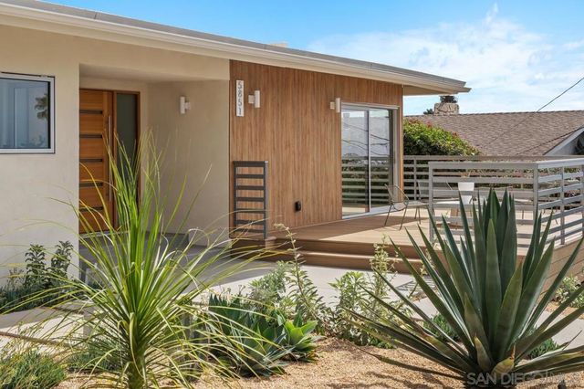 5851 Box Canyon Rd, La Jolla, CA 92037