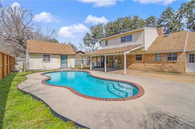 903 Horlock, Navasota, TX 77868