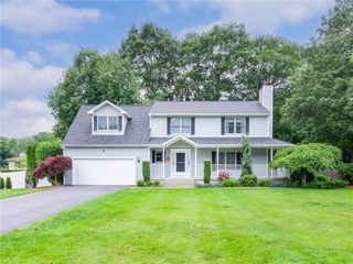 63 Derbyshire Drive, Cranston, RI 02921