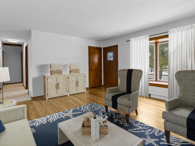 6417 N Green Bay AVENUE, Glendale, WI 53209