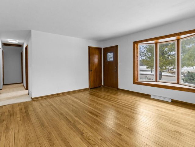 6417 N Green Bay AVENUE, Glendale, WI 53209