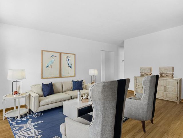 6417 N Green Bay AVENUE, Glendale, WI 53209