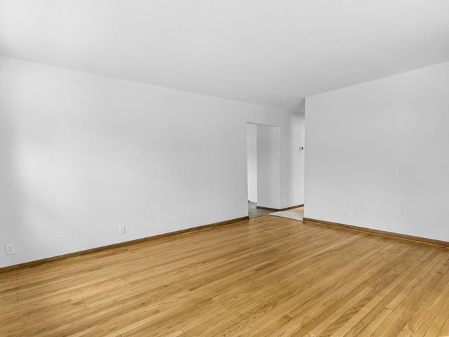 6417 N Green Bay AVENUE, Glendale, WI 53209