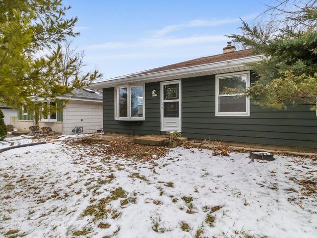 6417 N Green Bay AVENUE, Glendale, WI 53209