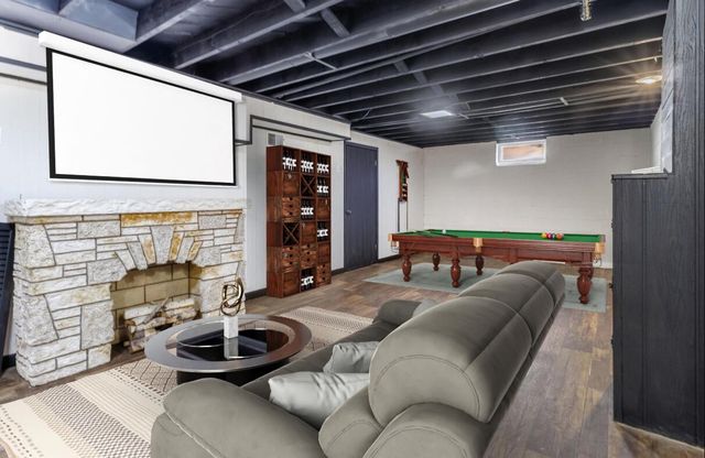 6417 N Green Bay AVENUE, Glendale, WI 53209