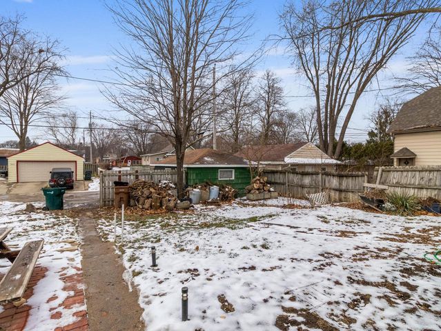 6417 N Green Bay AVENUE, Glendale, WI 53209