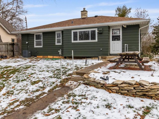 6417 N Green Bay AVENUE, Glendale, WI 53209
