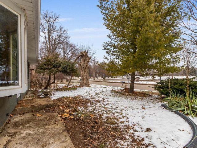 6417 N Green Bay AVENUE, Glendale, WI 53209