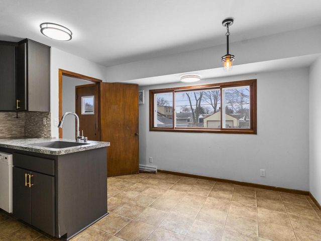 6417 N Green Bay AVENUE, Glendale, WI 53209