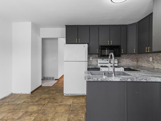 6417 N Green Bay AVENUE, Glendale, WI 53209