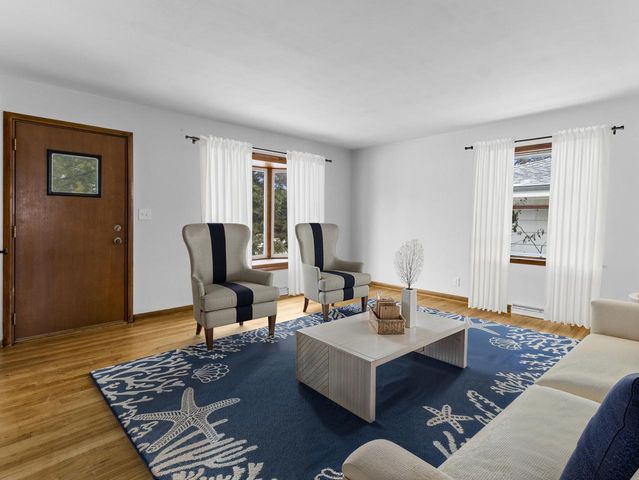 6417 N Green Bay AVENUE, Glendale, WI 53209