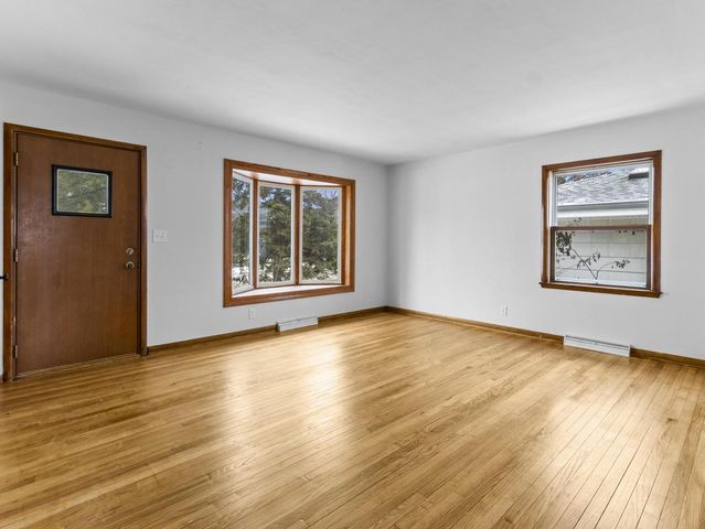 6417 N Green Bay AVENUE, Glendale, WI 53209