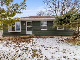 6417 N Green Bay AVENUE, Glendale, WI 53209