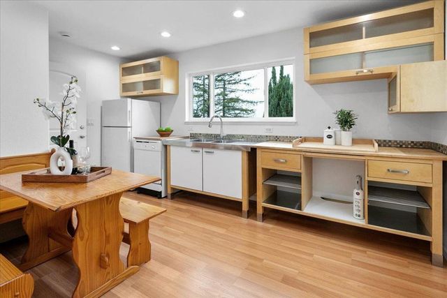 726 Hillcrest Drive, Redwood City, CA 94062