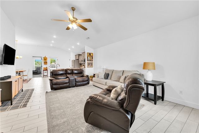 1604 Gracie Street, Gentry, AR 72734