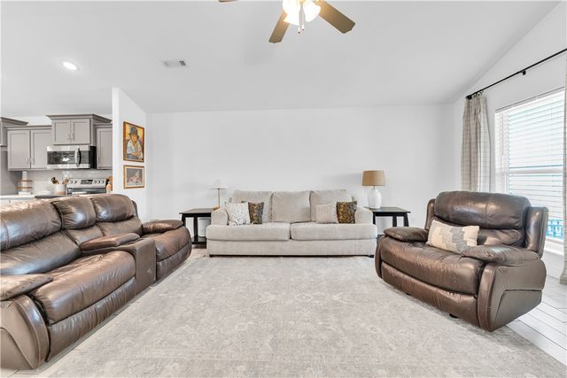 1604 Gracie Street, Gentry, AR 72734