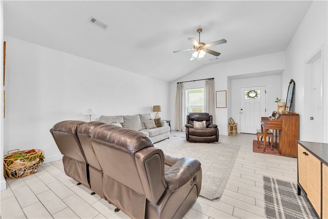 1604 Gracie Street, Gentry, AR 72734