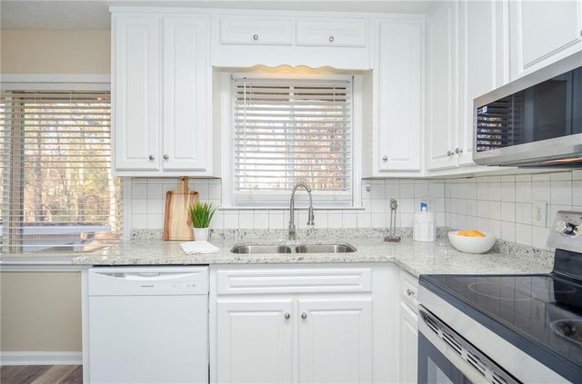 3173 Falconhurst SW Drive, Lilburn, GA 30047