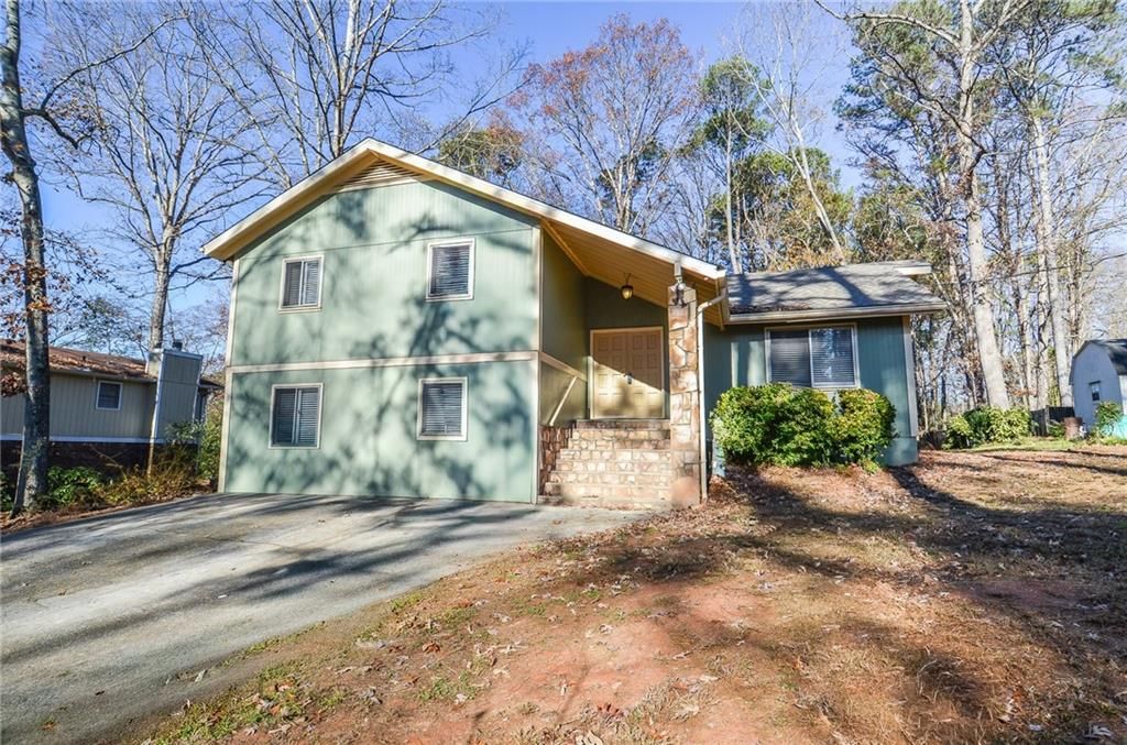 3173 Falconhurst SW Drive, Lilburn, GA 30047