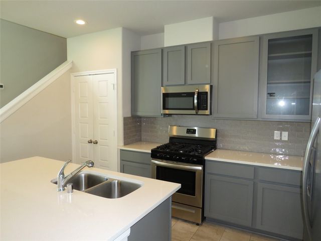 6915 Sunnyvale Lane, Rosharon, TX 77583