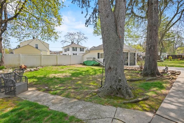 23 Gleason Rd, Shrewsbury, MA 01545