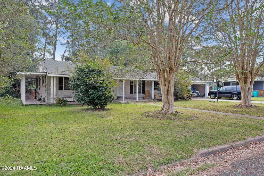 305 Thelma Drive, Lafayette, LA 70506