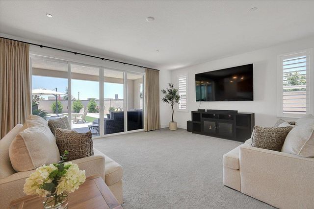 7000 skyward, Roseville, CA 95747