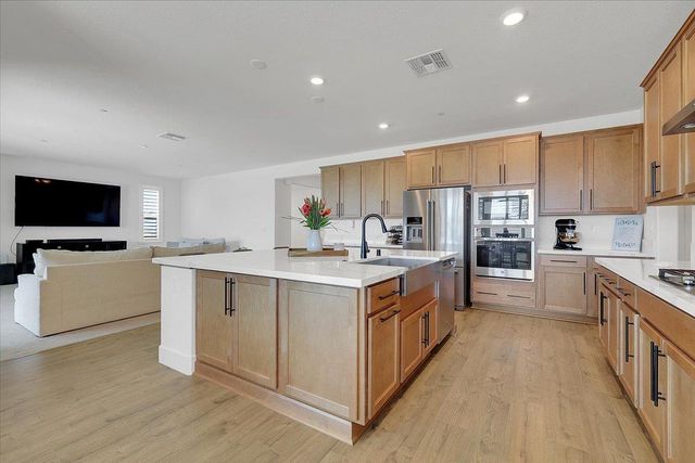 7000 skyward, Roseville, CA 95747
