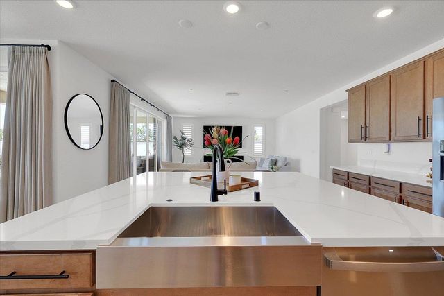 7000 skyward, Roseville, CA 95747