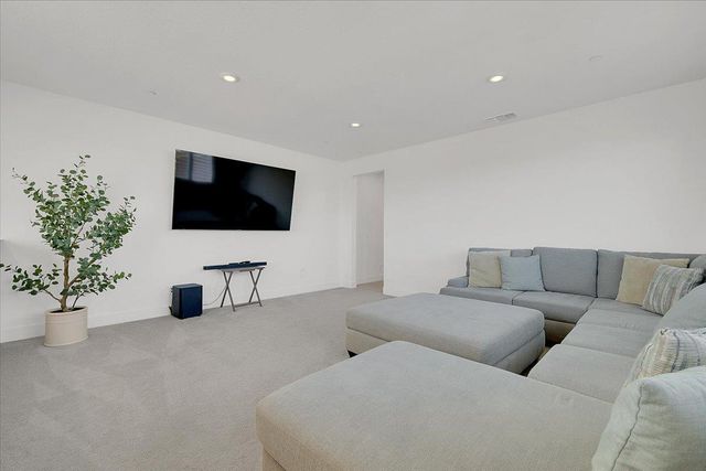 7000 skyward, Roseville, CA 95747
