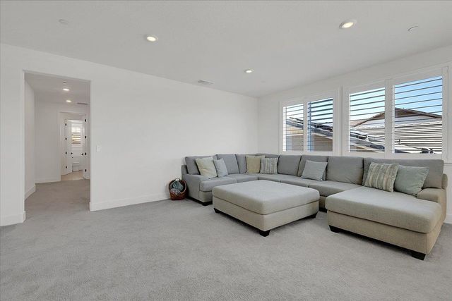 7000 skyward, Roseville, CA 95747