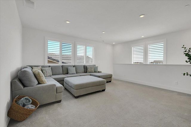 7000 skyward, Roseville, CA 95747