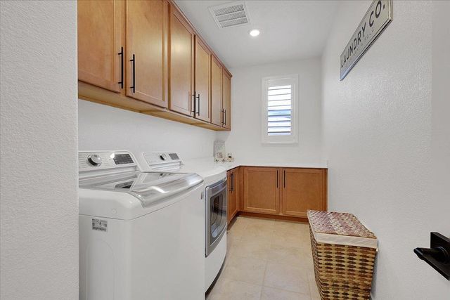 7000 skyward, Roseville, CA 95747