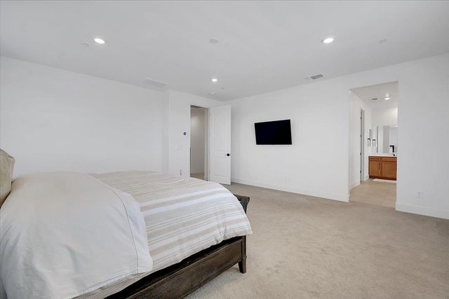 7000 skyward, Roseville, CA 95747