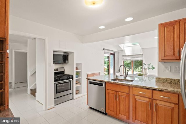 11609 SOURWOOD LN, Reston, VA 20191