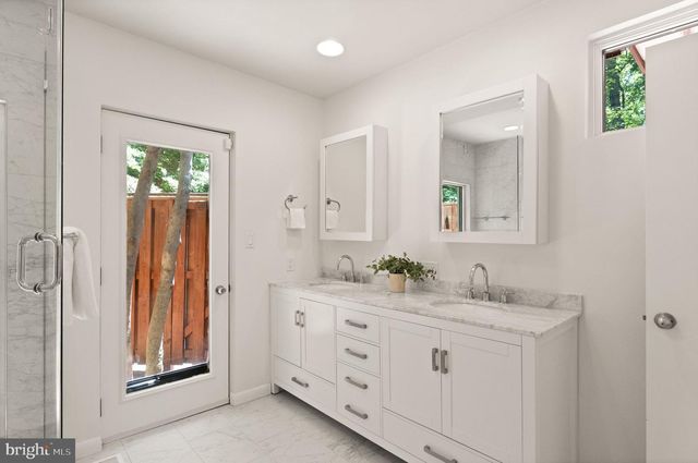 11609 SOURWOOD LN, Reston, VA 20191