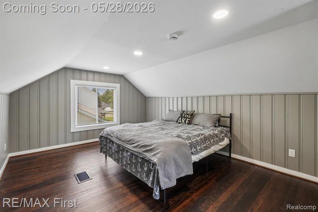 9403 Buckingham Street, White Lake, MI 48386