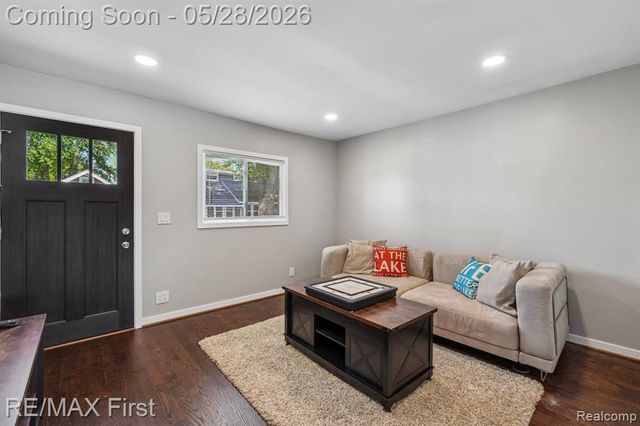 9403 Buckingham Street, White Lake, MI 48386