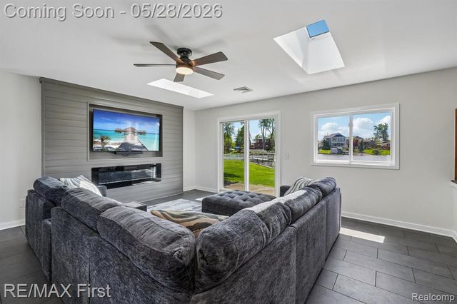 9403 Buckingham Street, White Lake, MI 48386