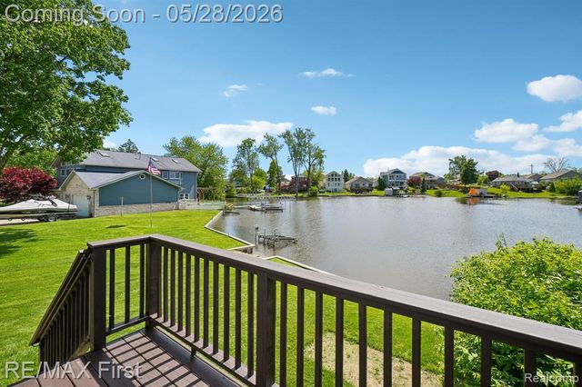 9403 Buckingham Street, White Lake, MI 48386