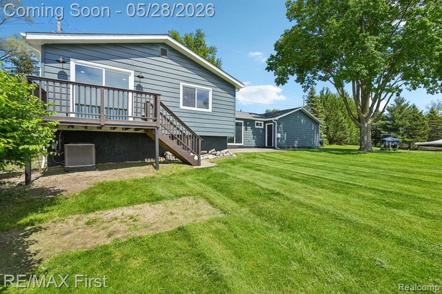 9403 Buckingham Street, White Lake, MI 48386
