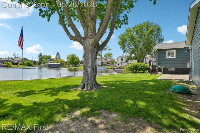 9403 Buckingham Street, White Lake, MI 48386