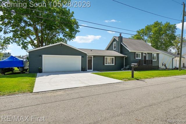 9403 Buckingham Street, White Lake, MI 48386