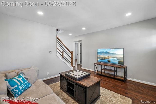 9403 Buckingham Street, White Lake, MI 48386