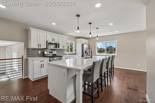 9403 Buckingham Street, White Lake, MI 48386