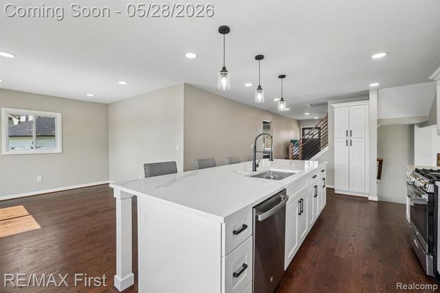 9403 Buckingham Street, White Lake, MI 48386