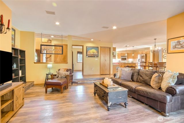 24608 SE 387th Street, Enumclaw, WA 98022