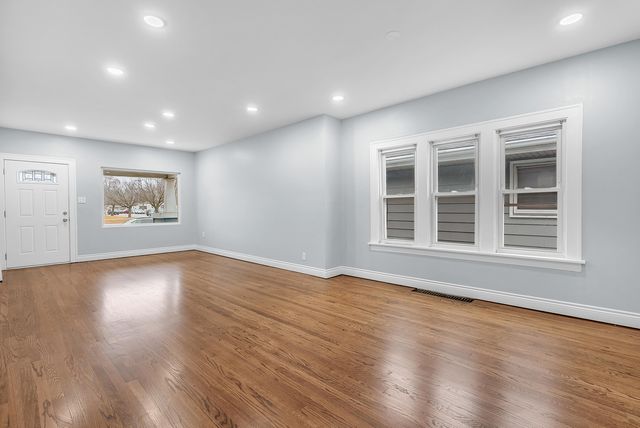 7007 Marshall Avenue, Hammond, IN 46323